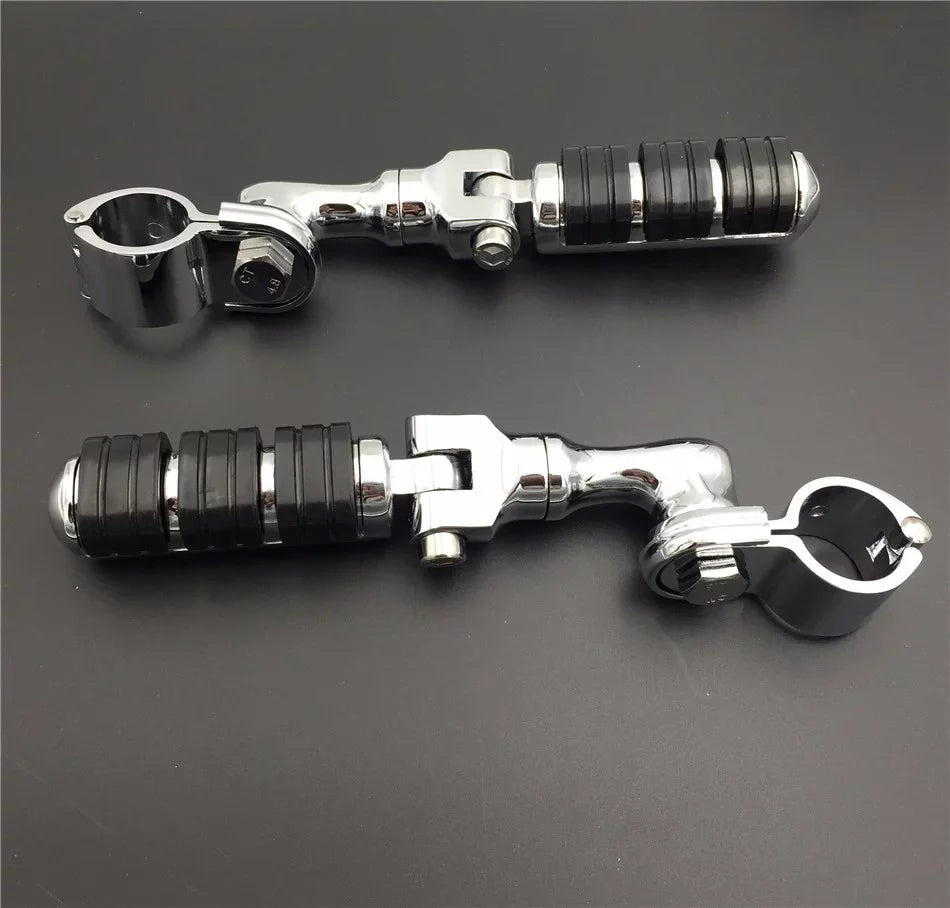 HTT-MOTOR Chrome Regular Footrest Foot Pegs with 1 1/4" Short Angled Adjustable Clamps For Harley Davidson Sportster 883 XL 1200/Triumph Rocket/Kawasaki Vulcan VN400 VN900